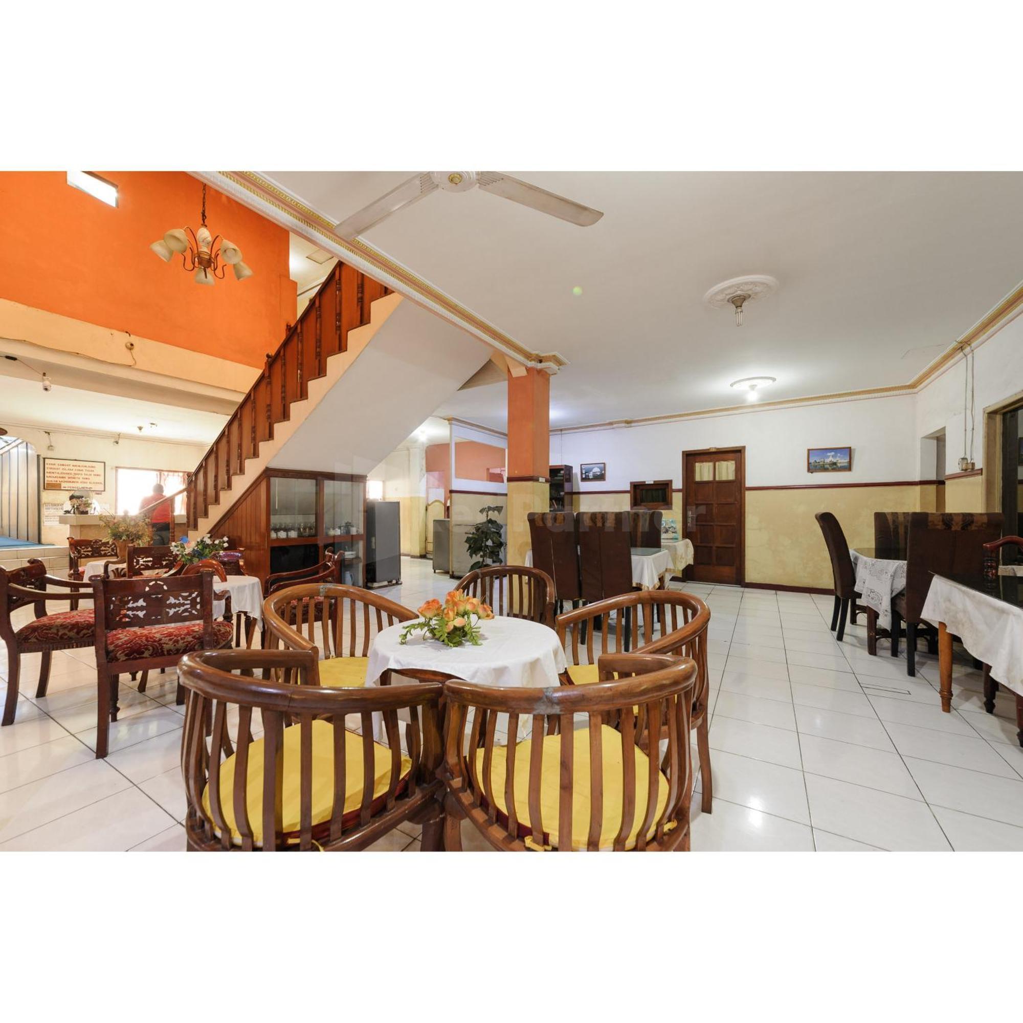Hotel Al Hakim Syariah Redpartner Bekasi Exterior foto