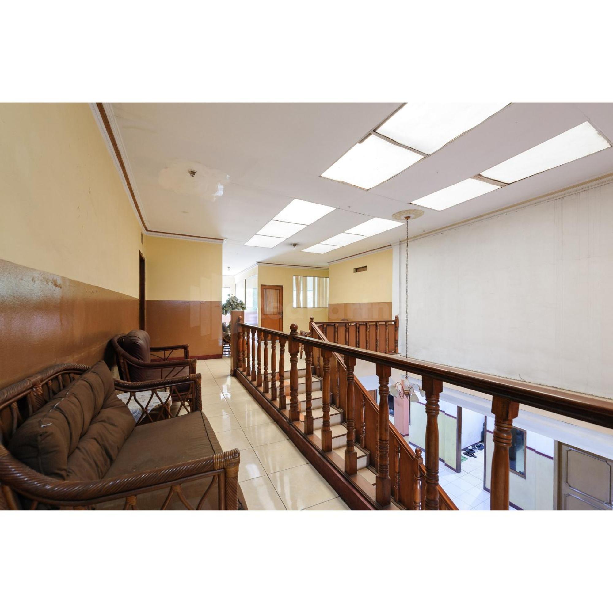 Hotel Al Hakim Syariah Redpartner Bekasi Exterior foto
