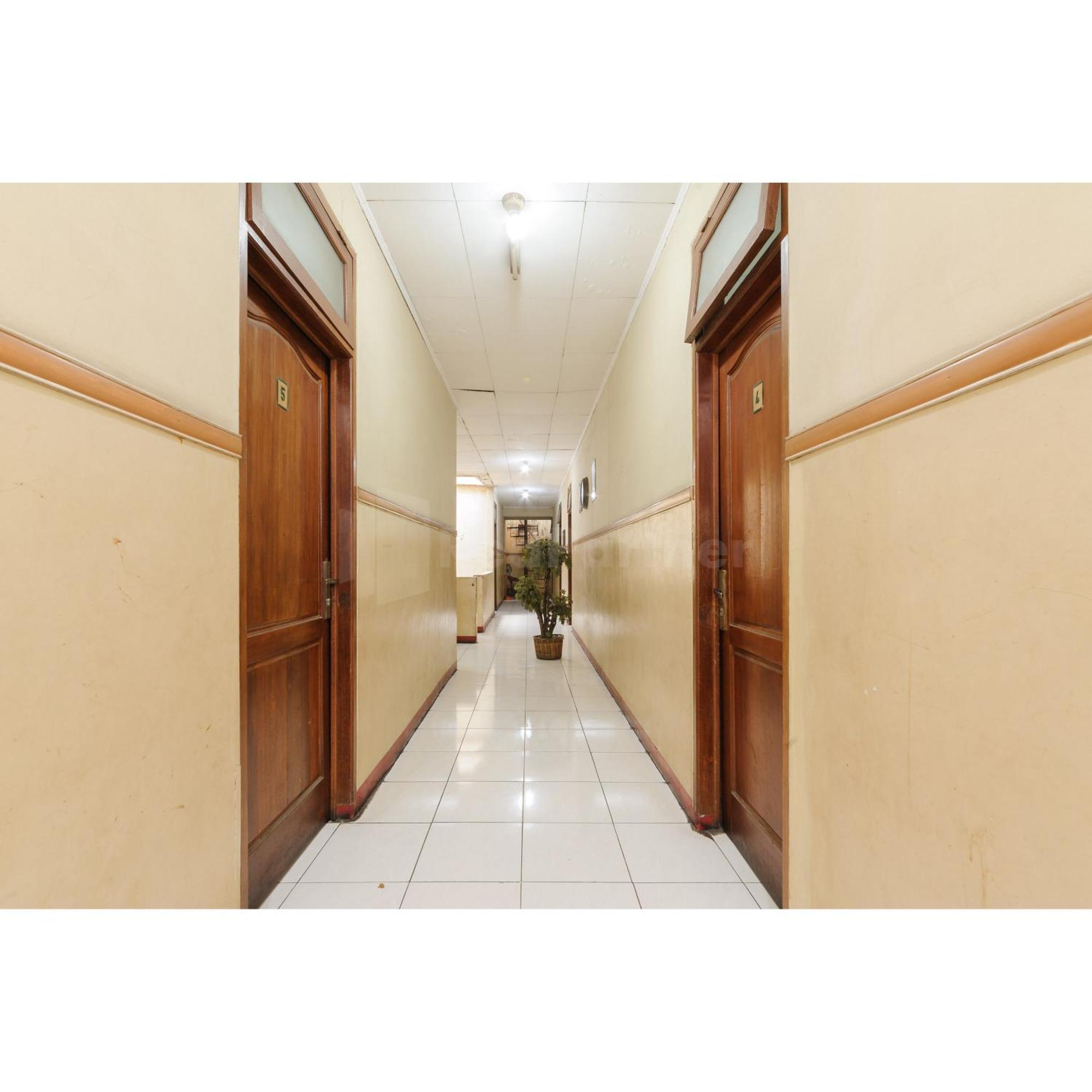Hotel Al Hakim Syariah Redpartner Bekasi Exterior foto